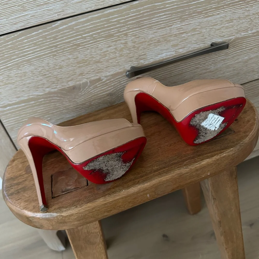 Christian Louboutin classic stiletto signature